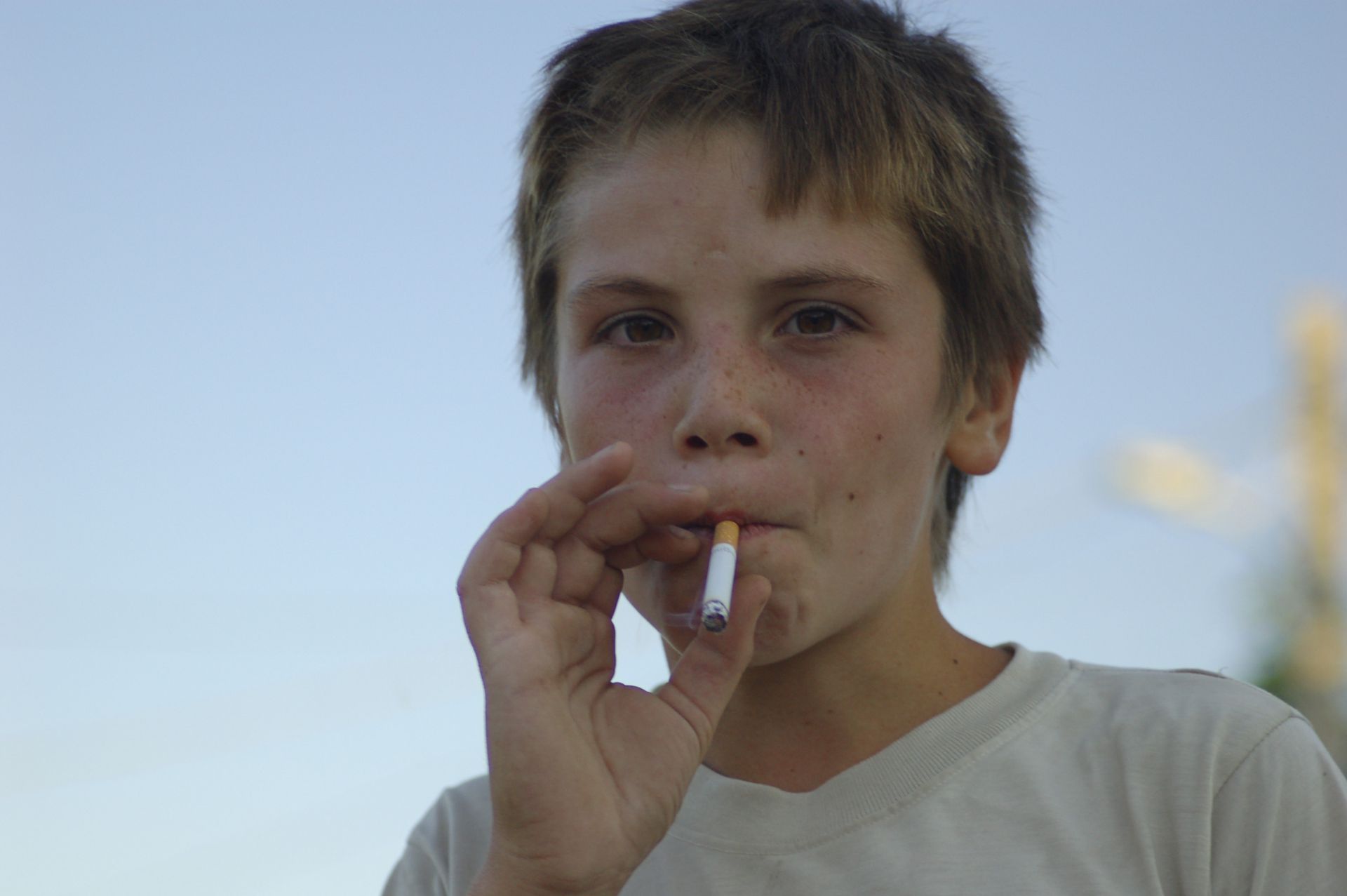курение подростков фото