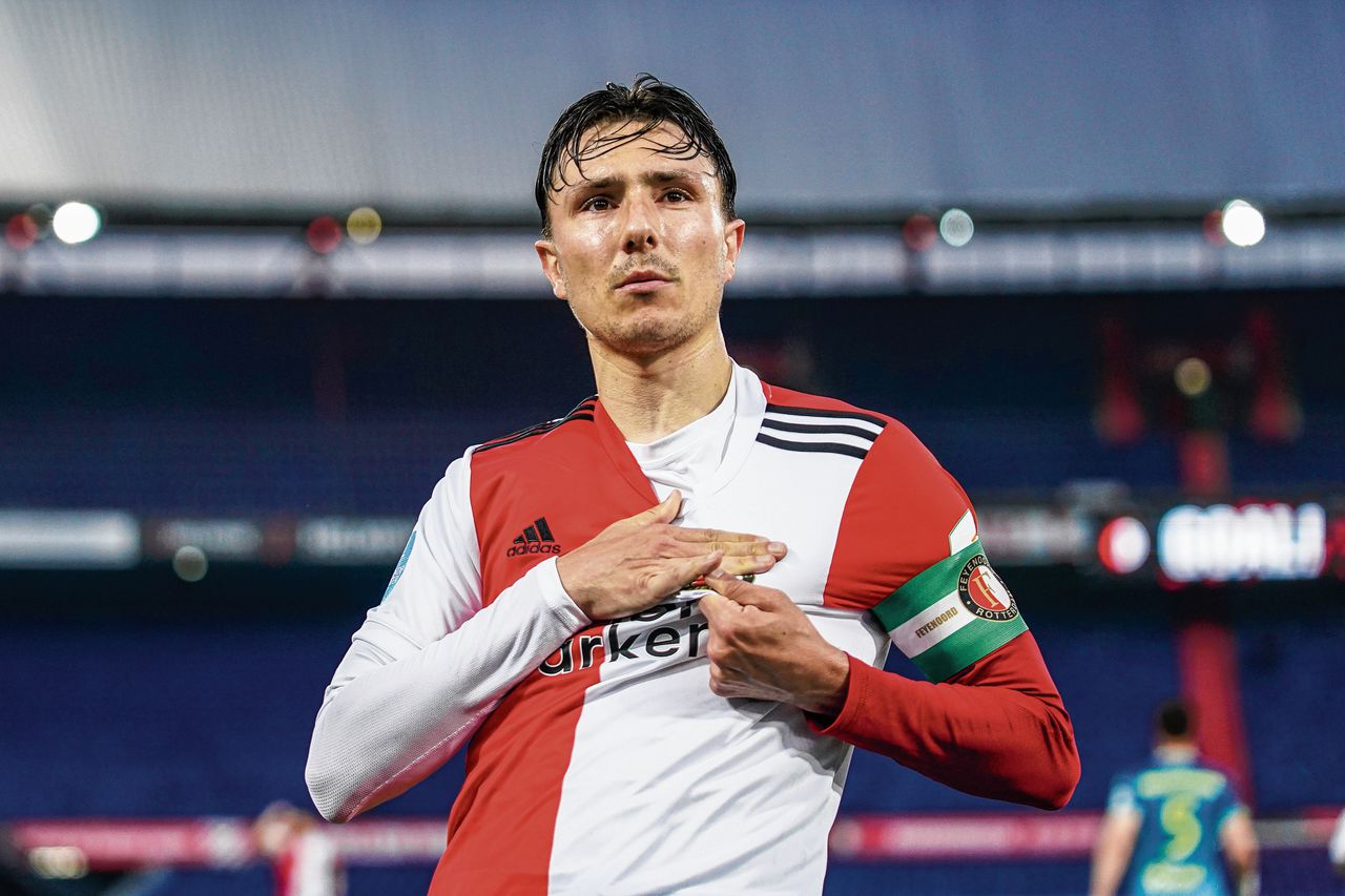 Steven Berghuis viert een doelpunt voor Feyenoord in de play-offs tegen Sparta, op 19 mei in Rotterdam.
