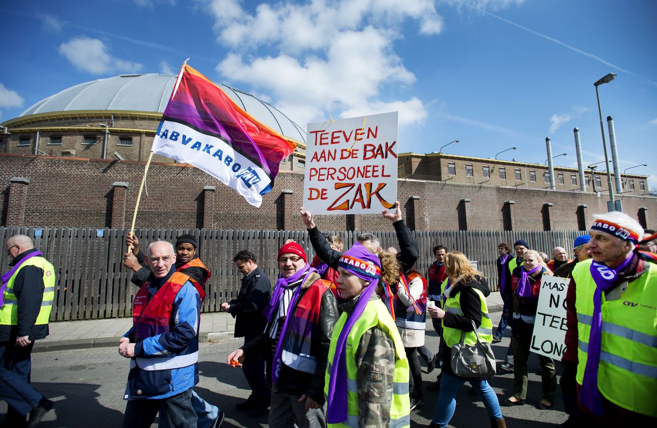 Begin april protesteerde het personeel van de koepelgevangenis in Haarlem al tegen de aanstaande sluiting van de gevangenis.