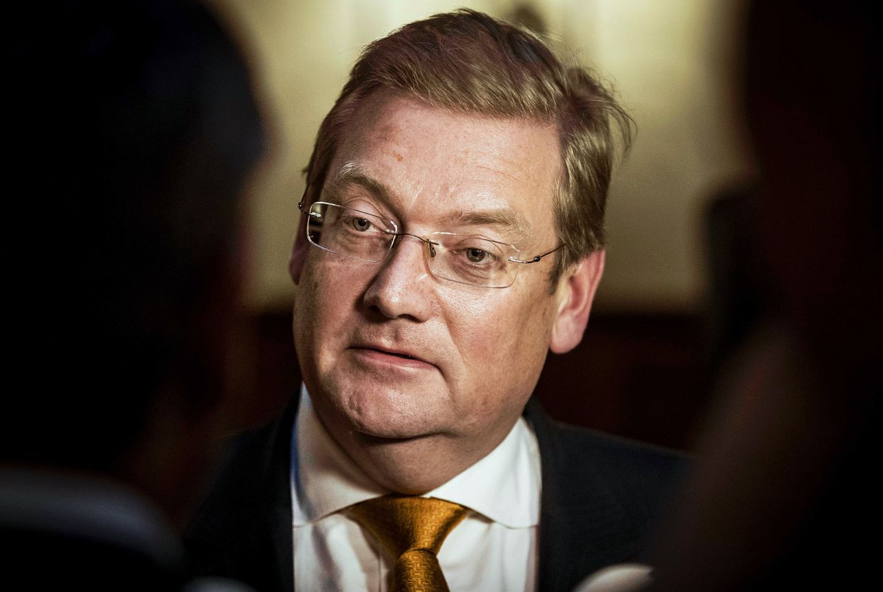 Van der Steur wankelt na onjuist informeren van Tweede Kamer 