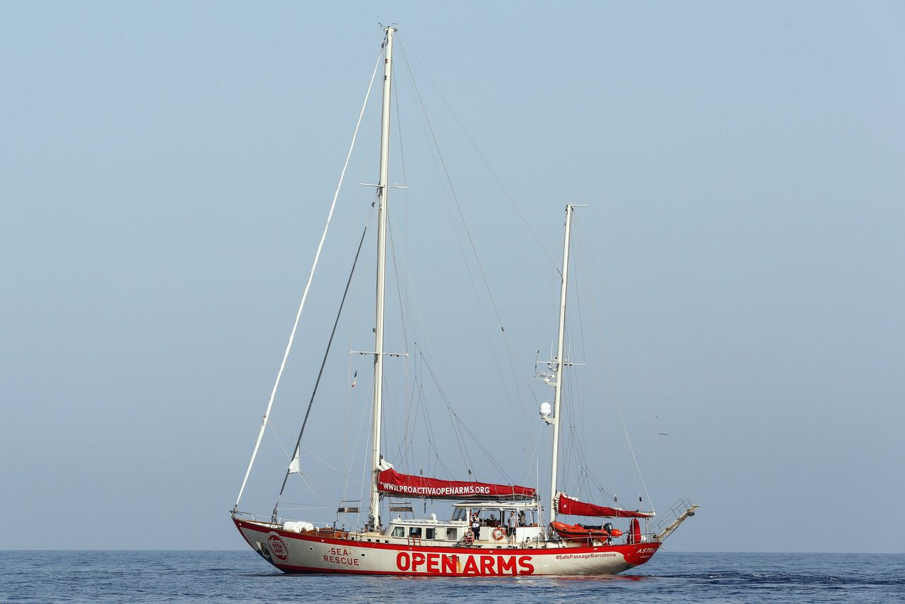 Schip met migranten mag van Italiaans hof naar Lampedusa varen 