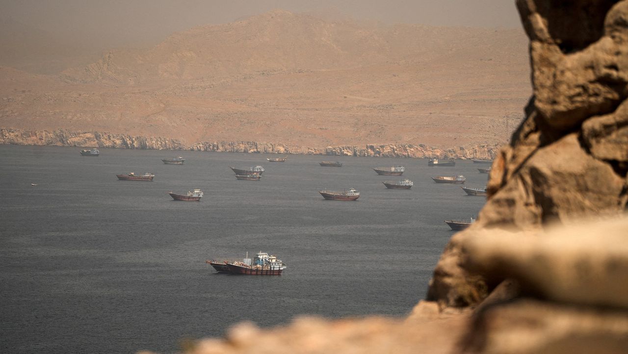 Tolheffing in de Straat van Hormuz ‘wordt waarschijnlijk het nieuwe normaal’. Maar hoe belangrijk is die zeeroute nog? 
