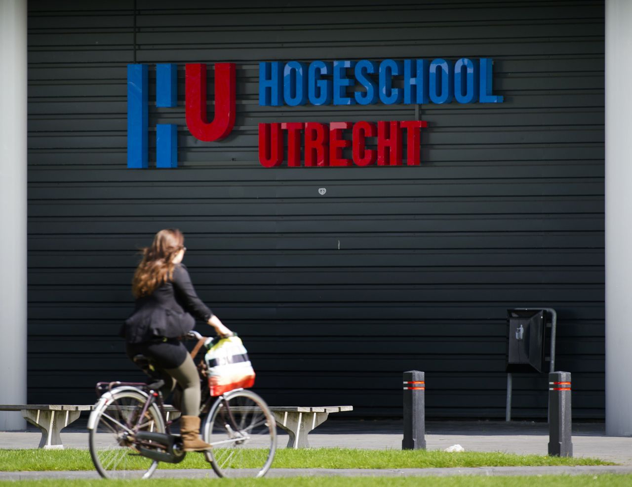 De rechtbank in Utrecht stelde de vijf studenten die een rechtszaak tegen de Hogeschool hadden aangespannen woensdag in het gelijk.