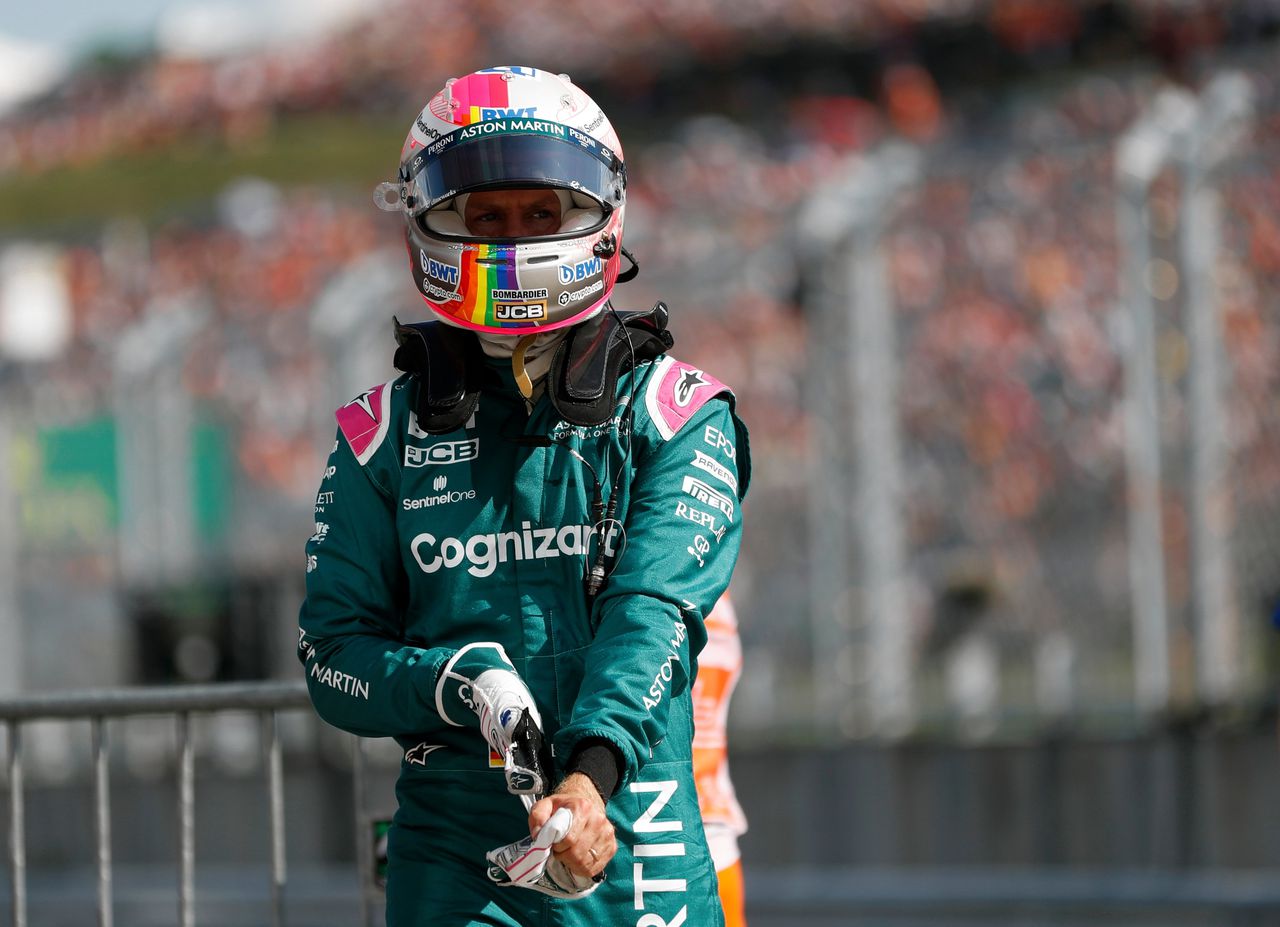 Vettel gediskwalificeerd van Grand Prix Hongarije, verliest tweede plek 