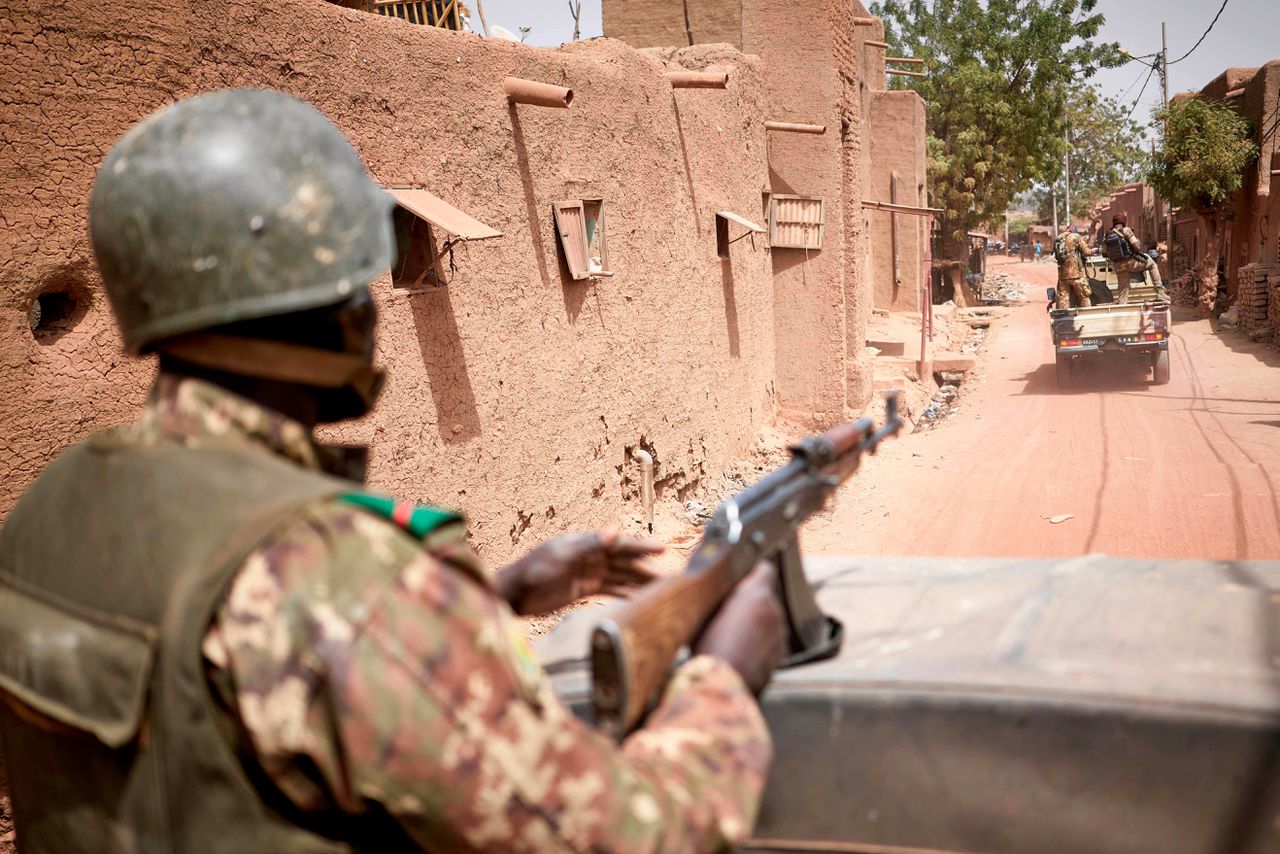 Militairen op patrouille in de Malinese plaats Djenne vorige maand.