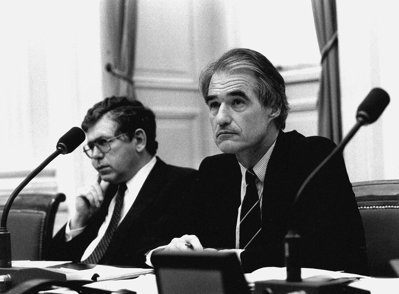 Rudolf de Korte (rechts) als Minister van Economische Zaken Rudolf de Korte (r) tijdens een debat in de Tweede Kamer, in 1988.