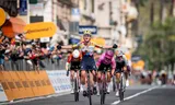 Lotte Kopecky won de laatste editie van Milaan - San Remo, gevolgd door de relatief jonge Noemi Rüegg (24), Eleonora Camilla Gasparrini (24) en Puck Pieterse (23). 