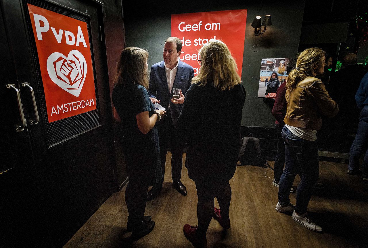 Lodewijk Asscher van de PvdA tijdens de uitslagenavond na afloop van de gemeenteraadsverkiezingen.
