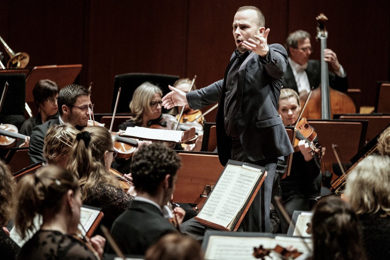 Hij hield het net droog, zei hij. Dirigent Yannick Nézet-Séguin vertrekt bij het Rotterdams Philharmonisch, maar zal regelmatig gastoptredens geven.