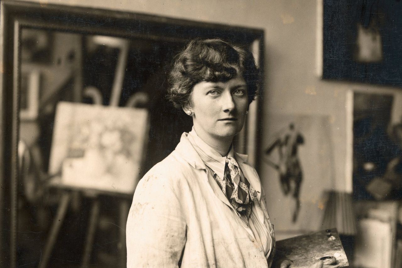 Jeanne Bieruma Oosting in haar atelier op de Rue de Belloni te Parijs in 1930.