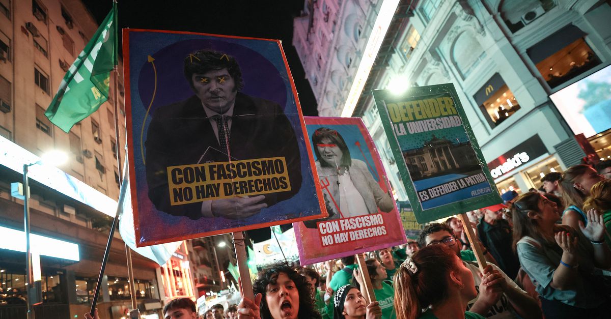 Hundreds of thousands of Argentines demonstrate against Miley's education cuts