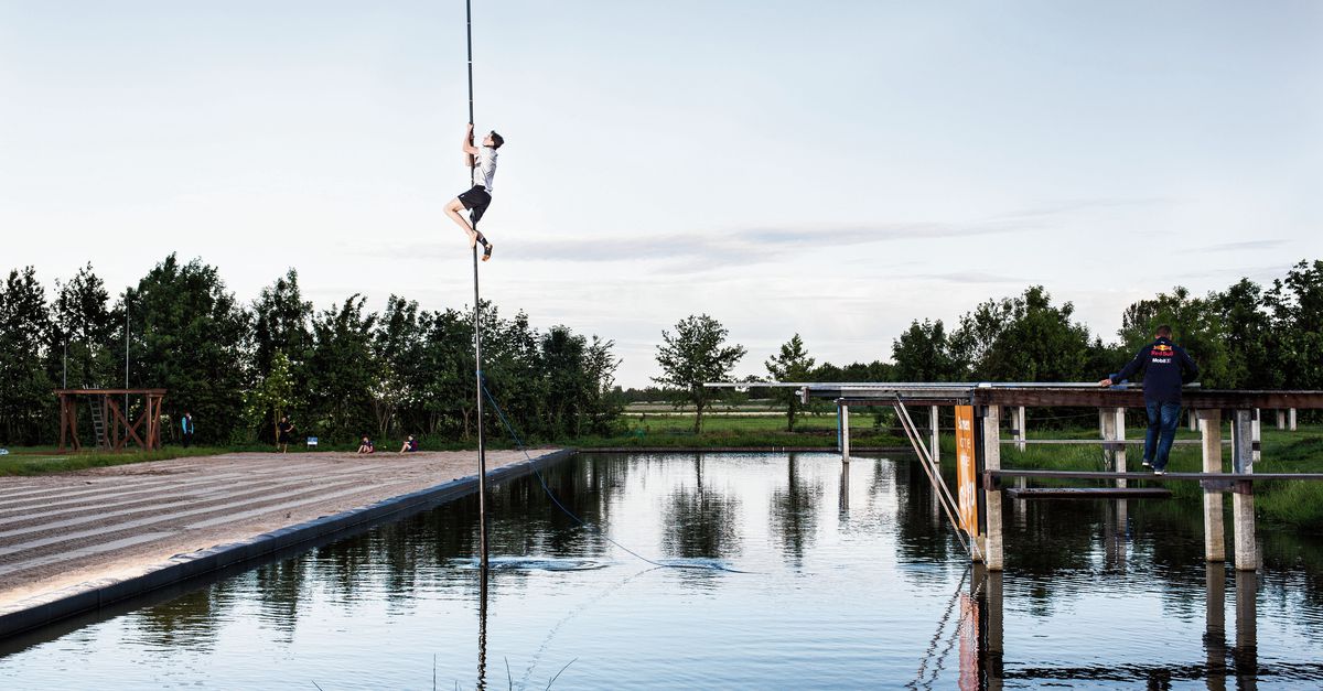 Vrij zijn is…over een bak water springen - NRC