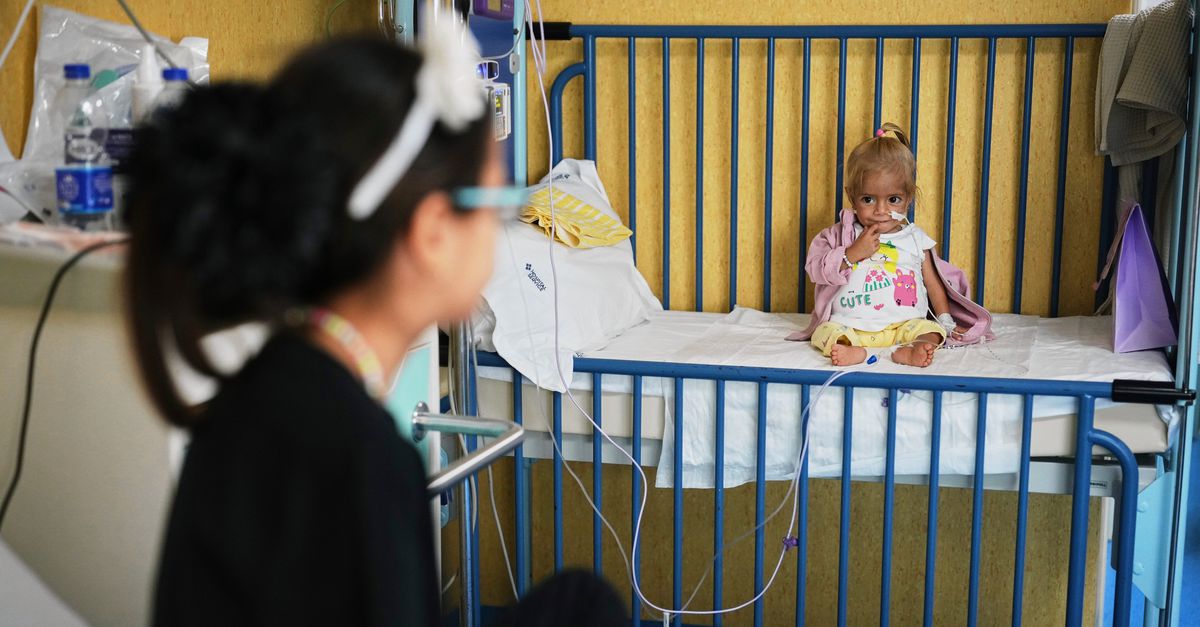 Nederlandse ziekenhuizen kunnen en willen ernstig zieke of gewonde Gazaanse kinderen helpen, maar het kabinet is tegen