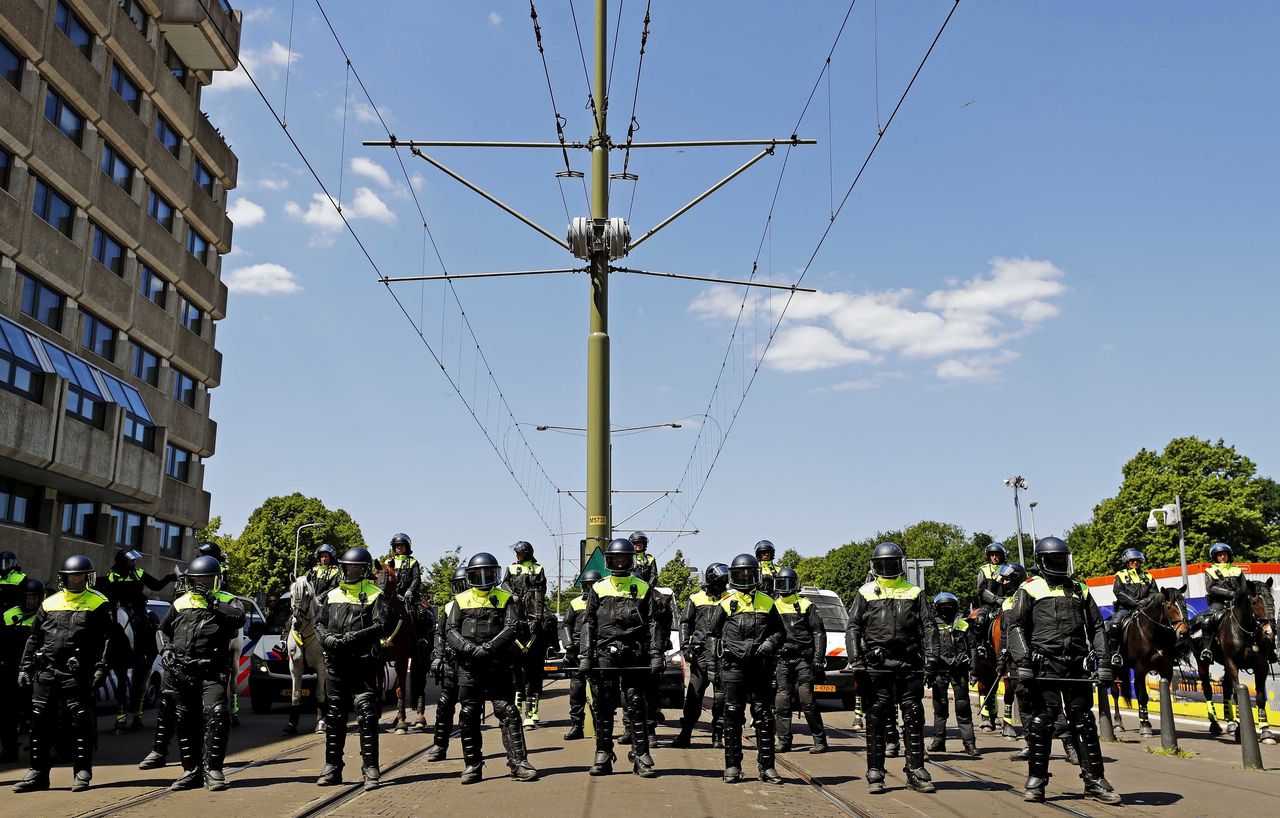 De politie eind mei in Den Haag, bij een demonstratie tegen coronamaatregelen.