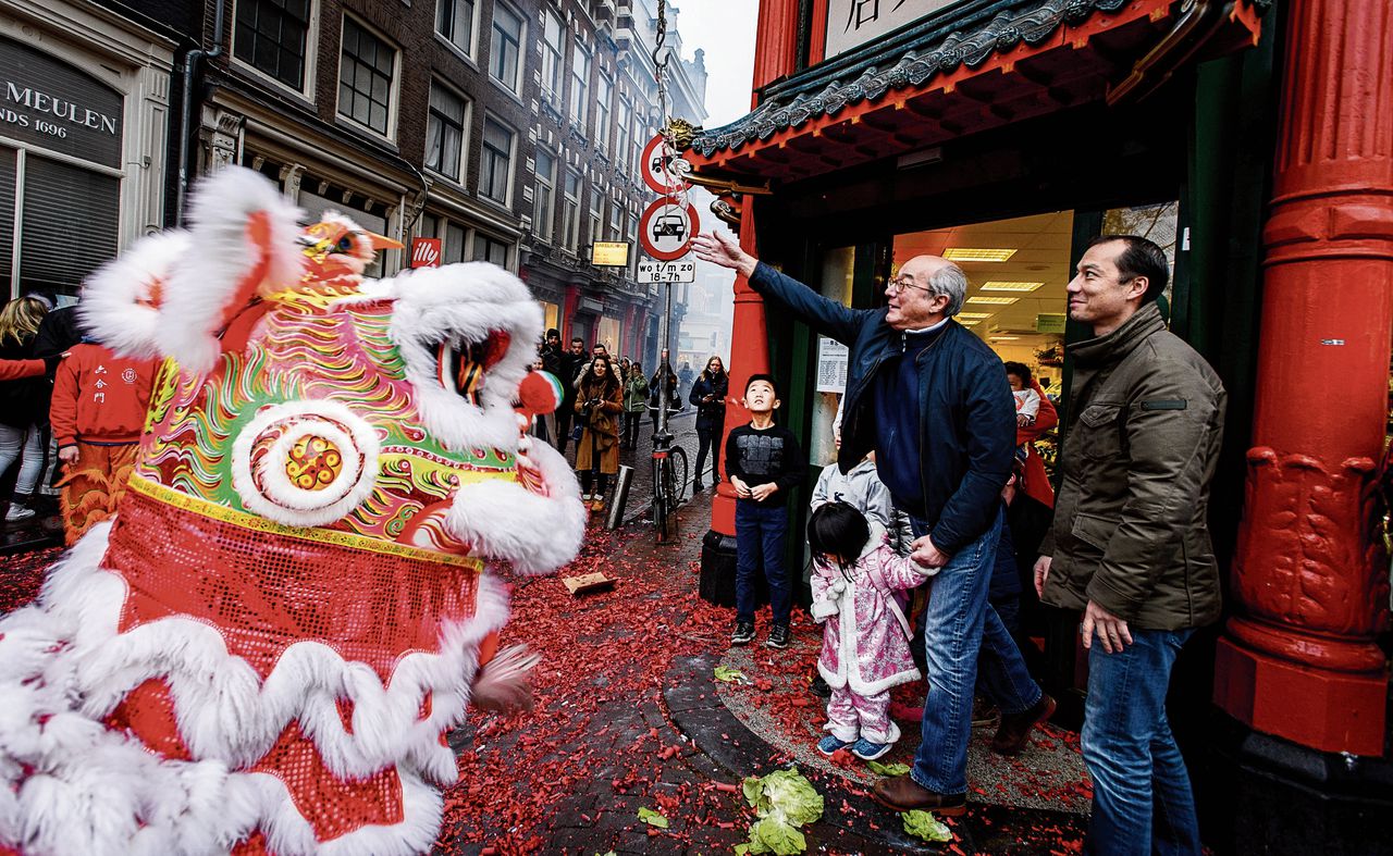 Chinees nieuwjaar in de Nieuwmarktbuurt in Amsterdam.