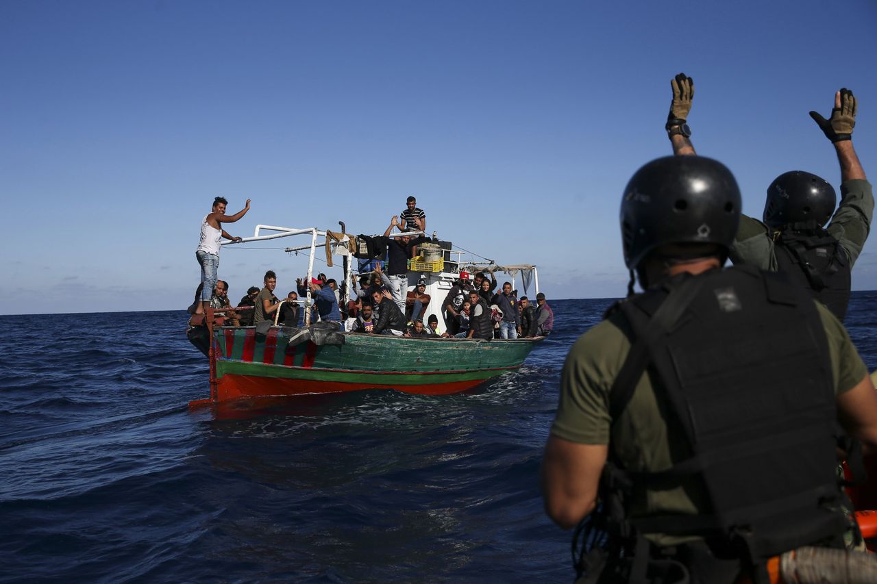 Migranten verdronken en gered op Middellandse Zee 