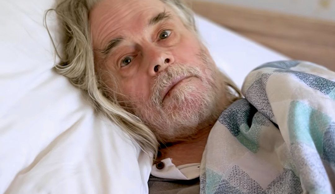 Is de mysterieuze figuur die niet kan communiceren vanwege een stoornis Chris de Canadees? Of de boeddhistische Lucky? Of eigenlijk toch Lee?