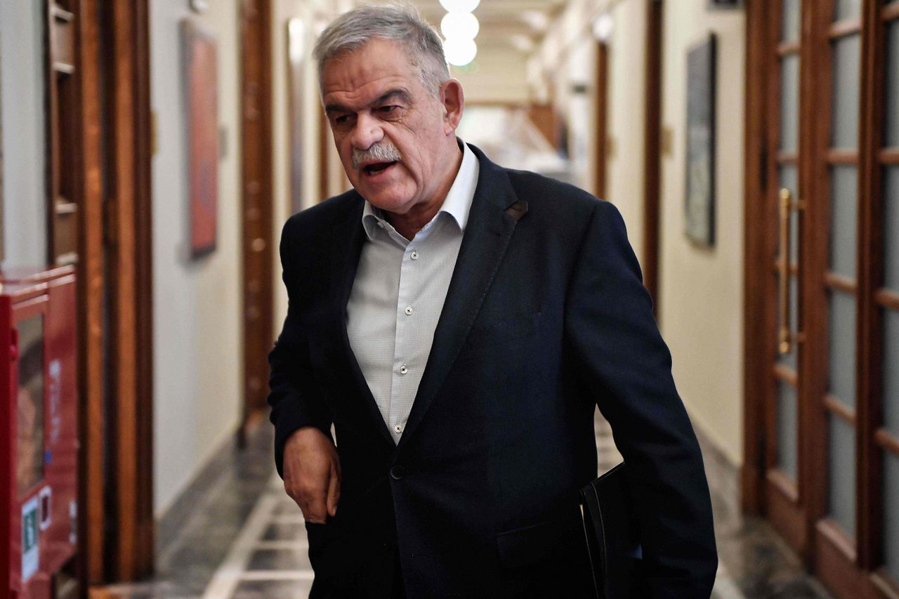 Griekse minister stapt op na dodelijke branden 