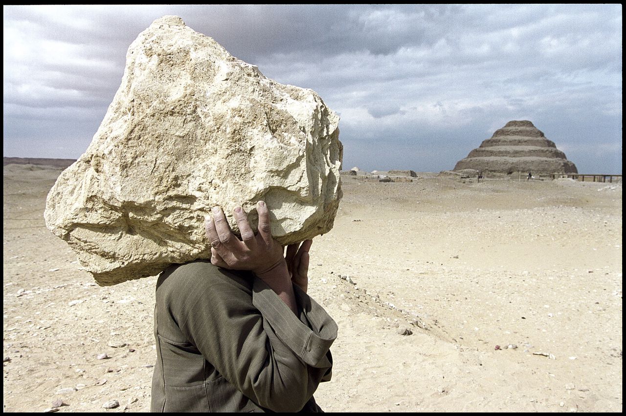 Hakken in het zand - NRC