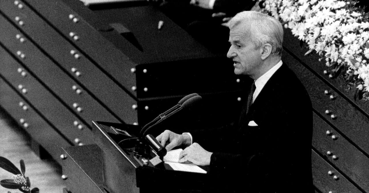 Toenmalig bondspresident Richard von Weizsäcker erkende in 1985 de Duitse schuld aan de verschrikkingen van de Tweede Wereldoorlog in een toespraak voor de Bondsdag.