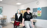 Dana en Wouter, leerlingen van het Orion Drostenburg College in Amsterdam, konden hun examen niet maken vanwege de hittegolf.