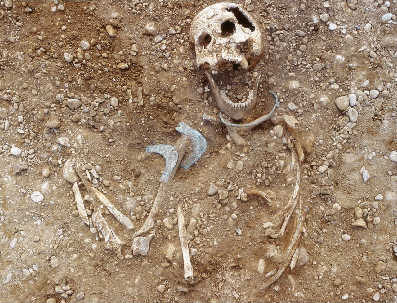 Een vrouw, niet van lokale komaf, die in de buurt van Ausgburg begraven ligt met kostbare grafgoederen.