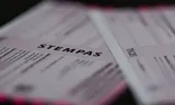 Een stempas voor de Tweede Kamerverkiezingen. 