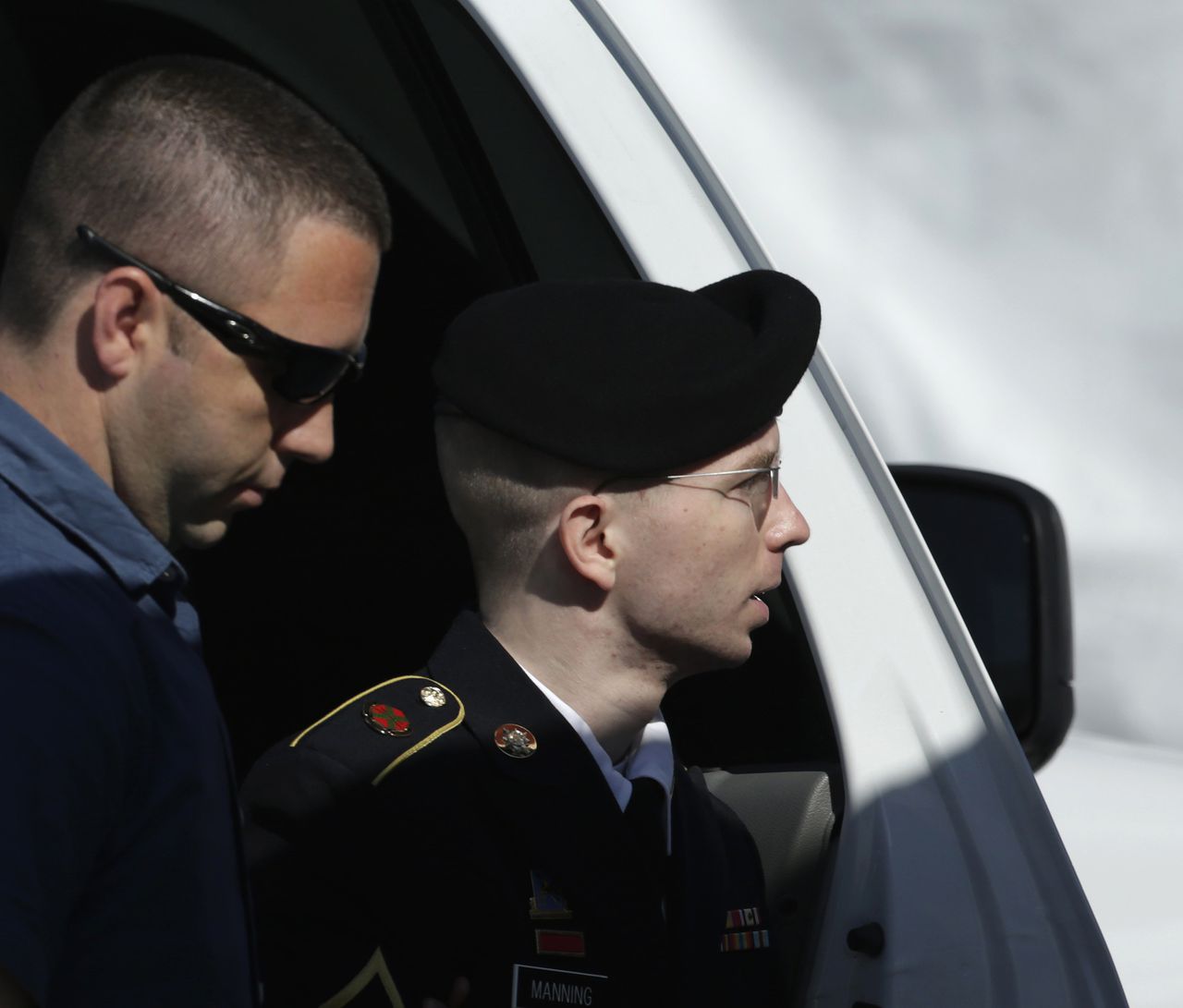 Manning vandaag bij aankomst bij de rechtbank in Fort Meade (Maryland) om zijn vonnis te horen.