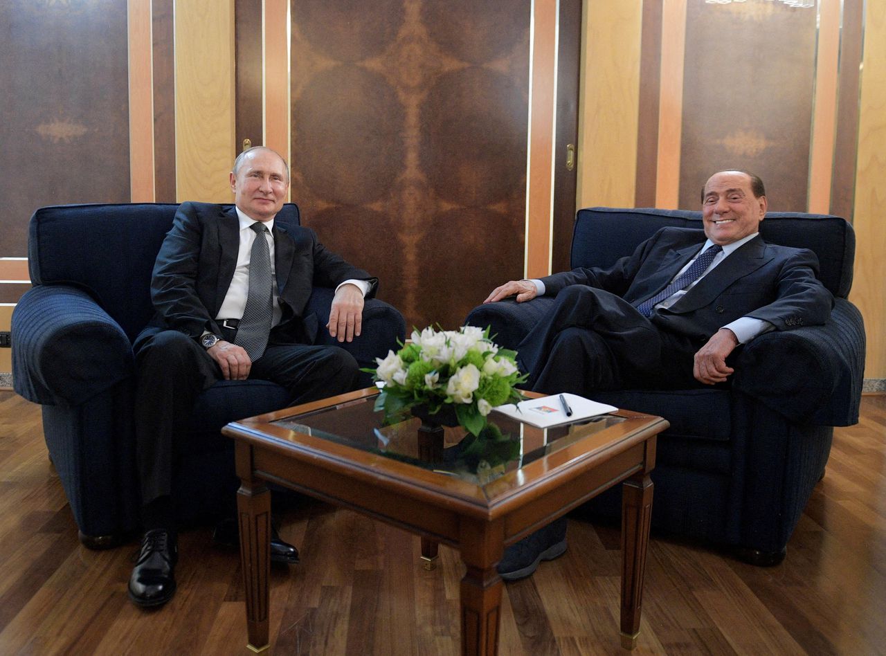 Berlusconi’s ‘lieve briefwisseling’ met Vladimir Poetin 