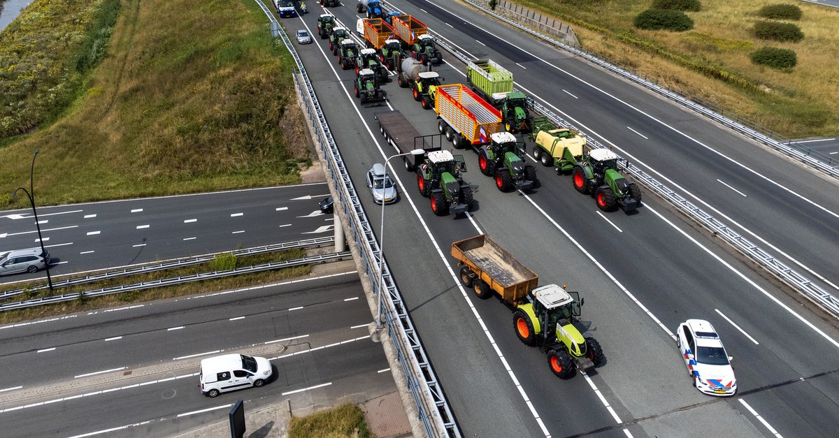 De politie in Twente wil trekkers van de snelweg weren. Hoe vallen de boeren te stoppen?