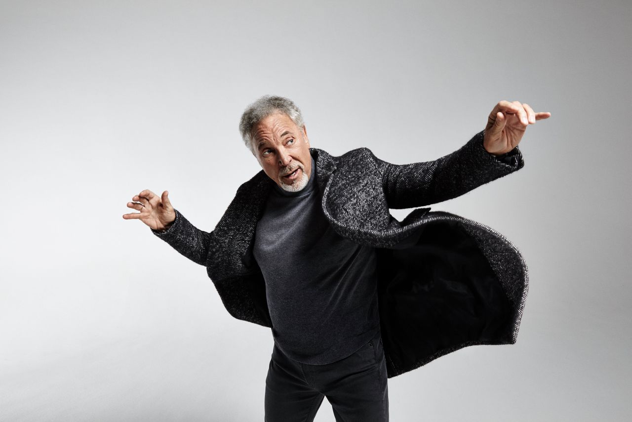 Tom Jones gaat nog hard op zijn 80e: ‘Ik probeer mijn leven te vangen in songs’ 