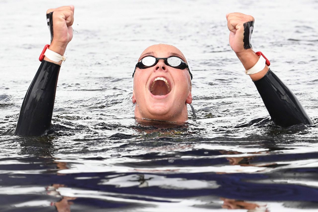Sharon van Rouwendaal wint goud op vijf kilometer open water 