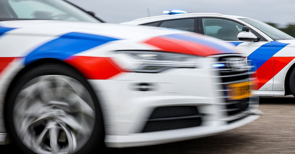 De politie is dinsdag een woonwagenkamp in Breda binnengevallen en denkt daarmee een drugsnetwerk te hebben opgerold. .