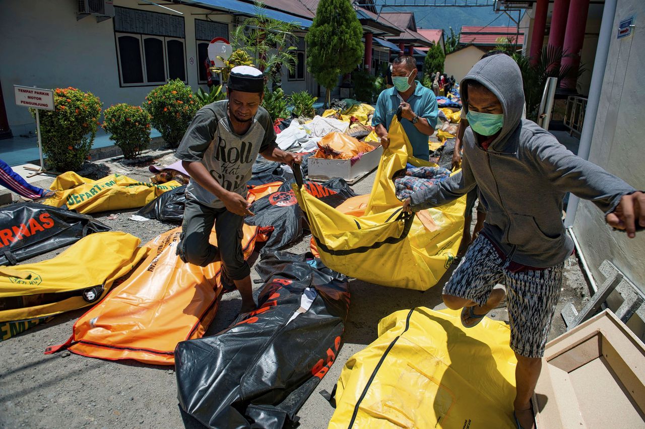 Puin, wateroverlast en reddingsacties in Sulawesi 