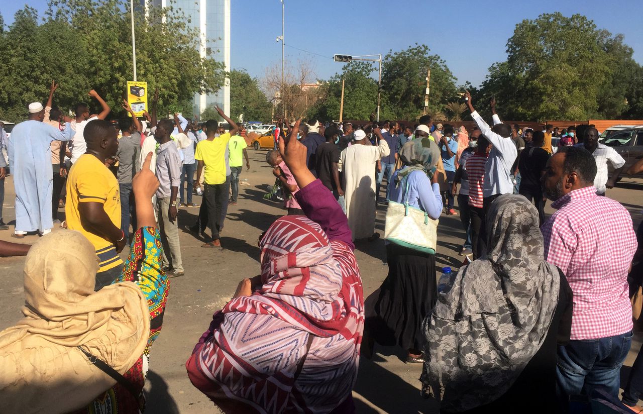 Soedanese demonstranten gingen zaterdag de straat op in Khartoem.