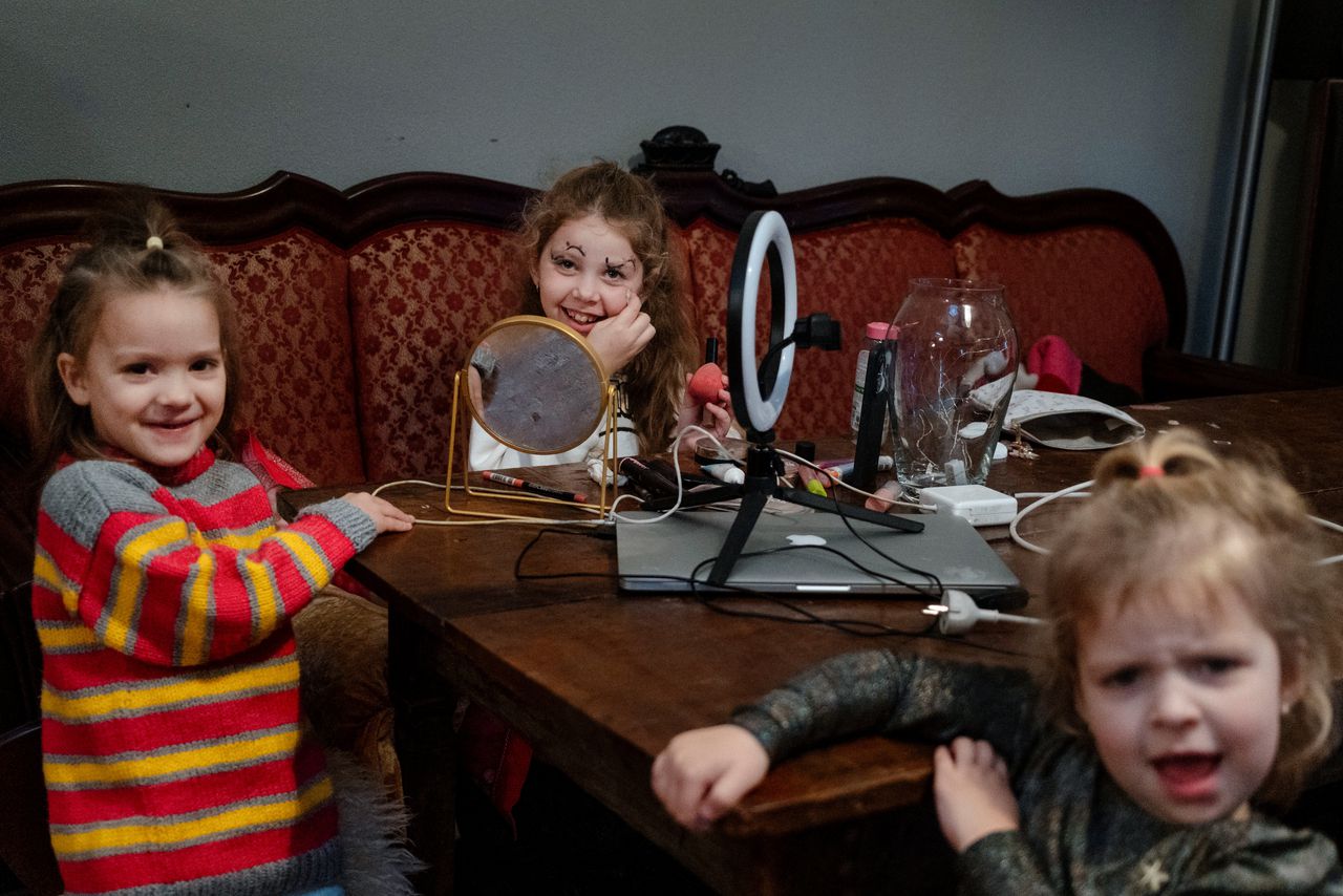 Alina Ivasyk , Nastia Haidavova en een onbekende.