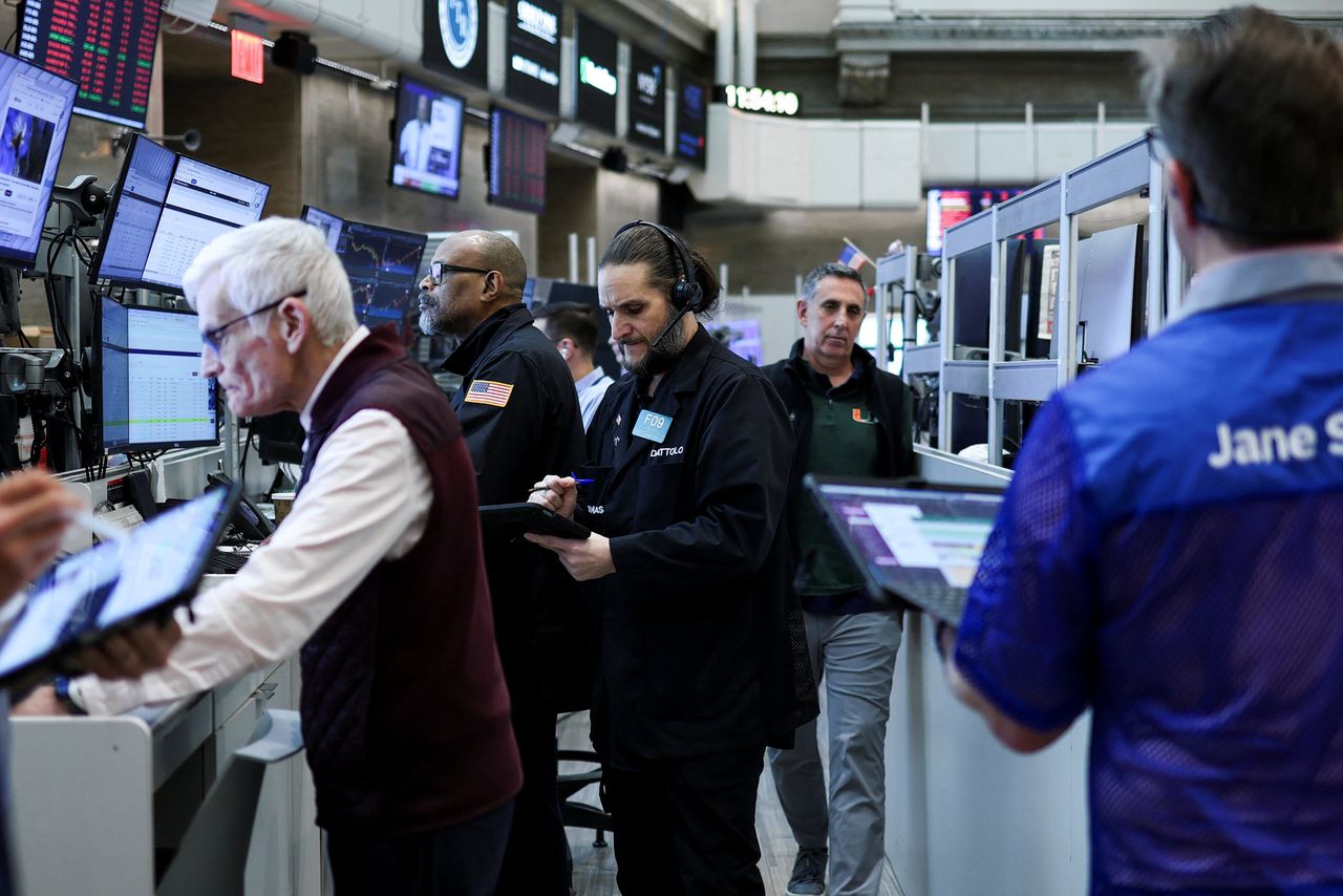 Trump sluit smartphones en laptops uit van nieuwe heffingen, ook als ze uit  China komen - NRC