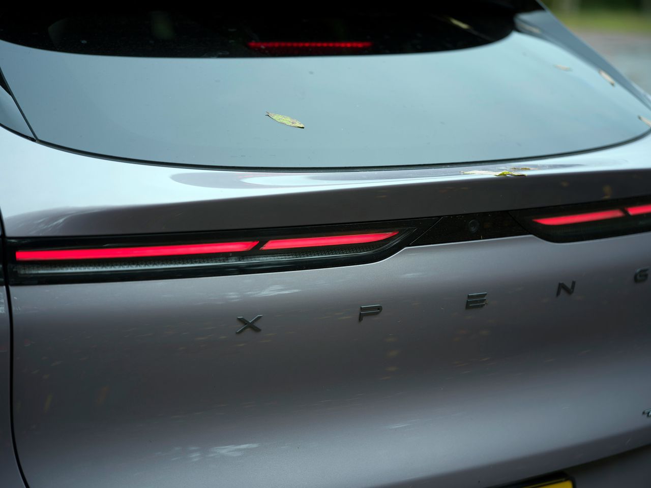 Goed dat de naam zo groot op de kofferbak staat, anders zou je echt niet weten wat je zag.