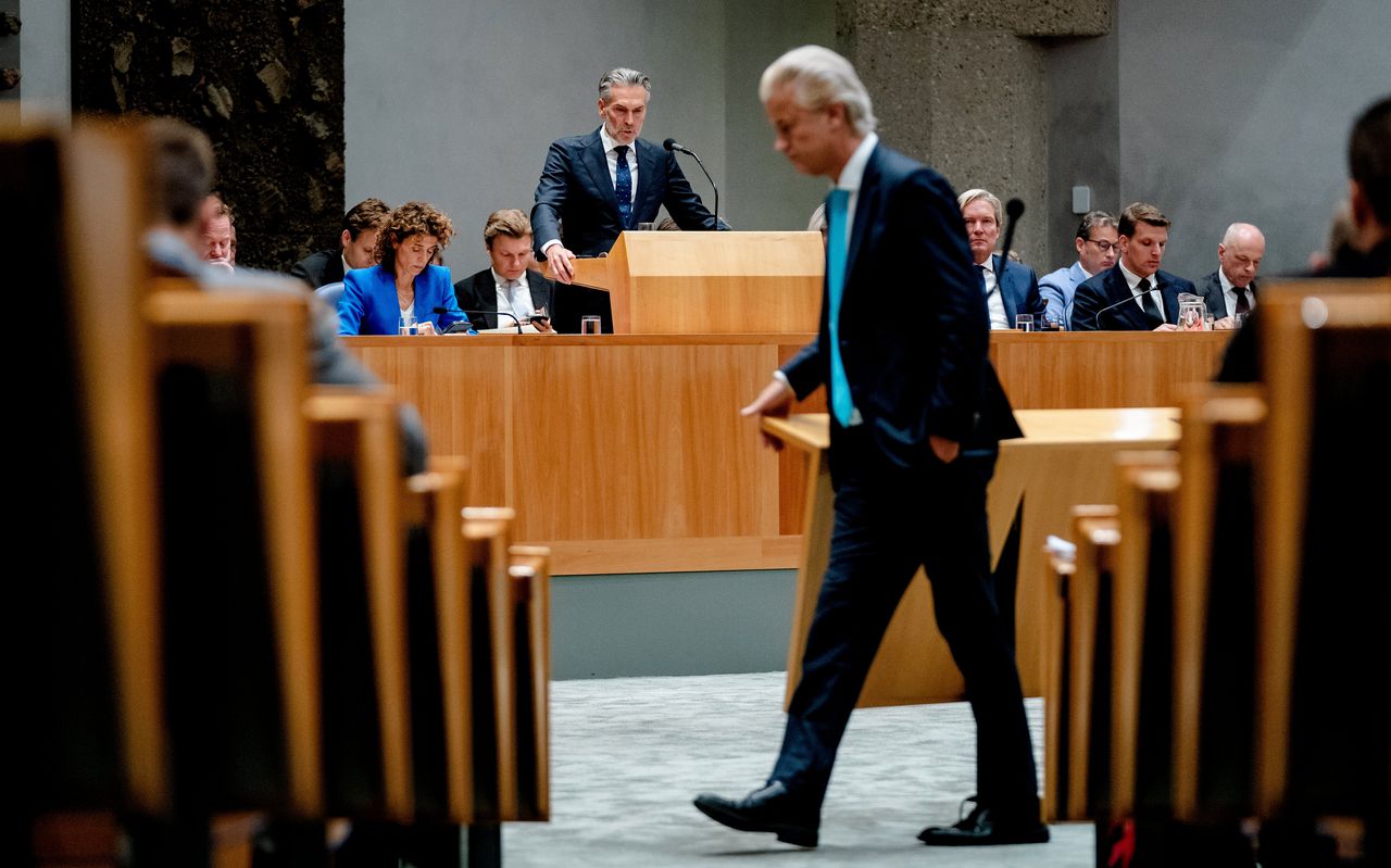 Premier Dick Schoof en Geert Wilders (PVV) op tweede dag van den Algemene Politieke Beschouwingen.