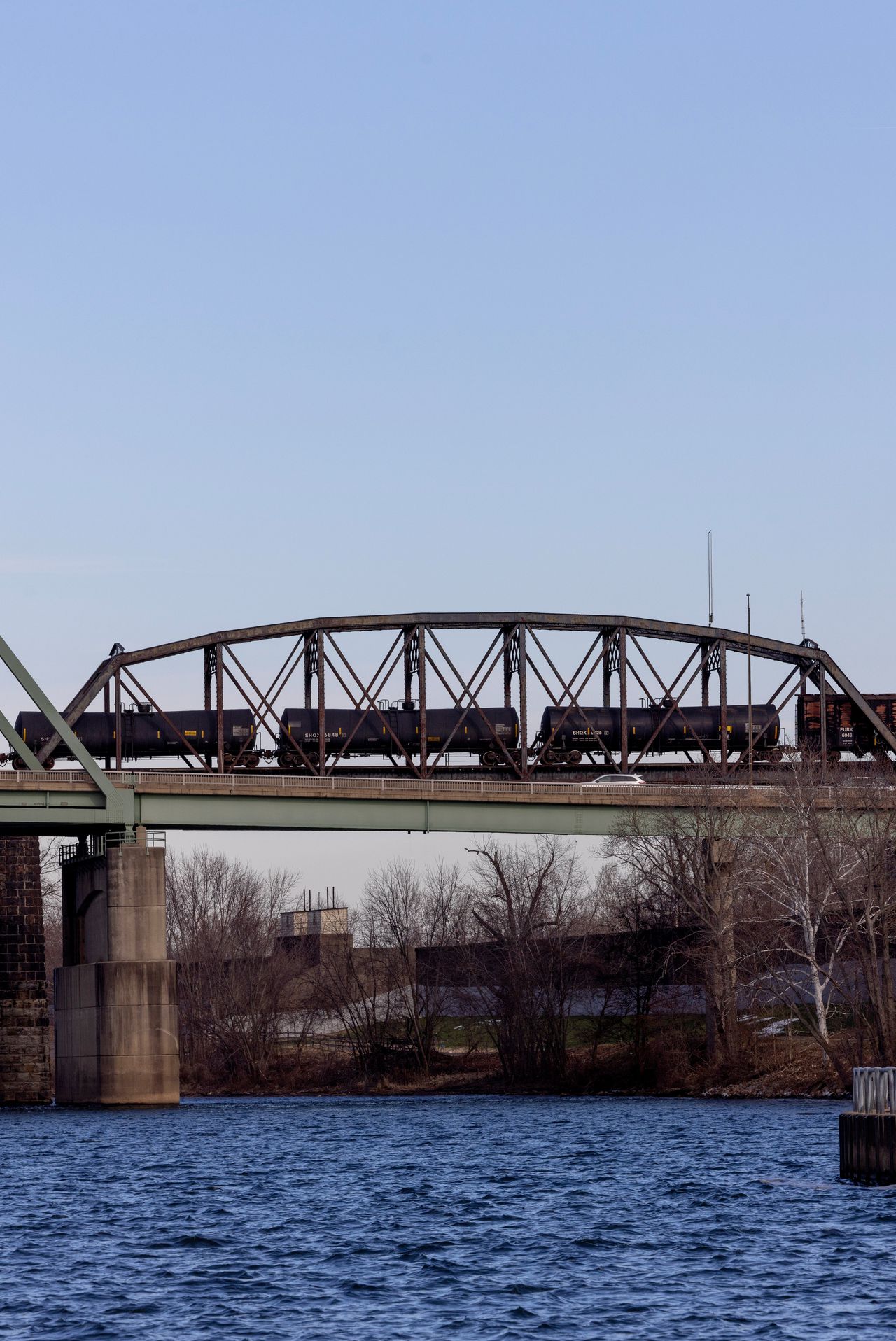 De rivier Ohio stroomt langs Parkersburg.