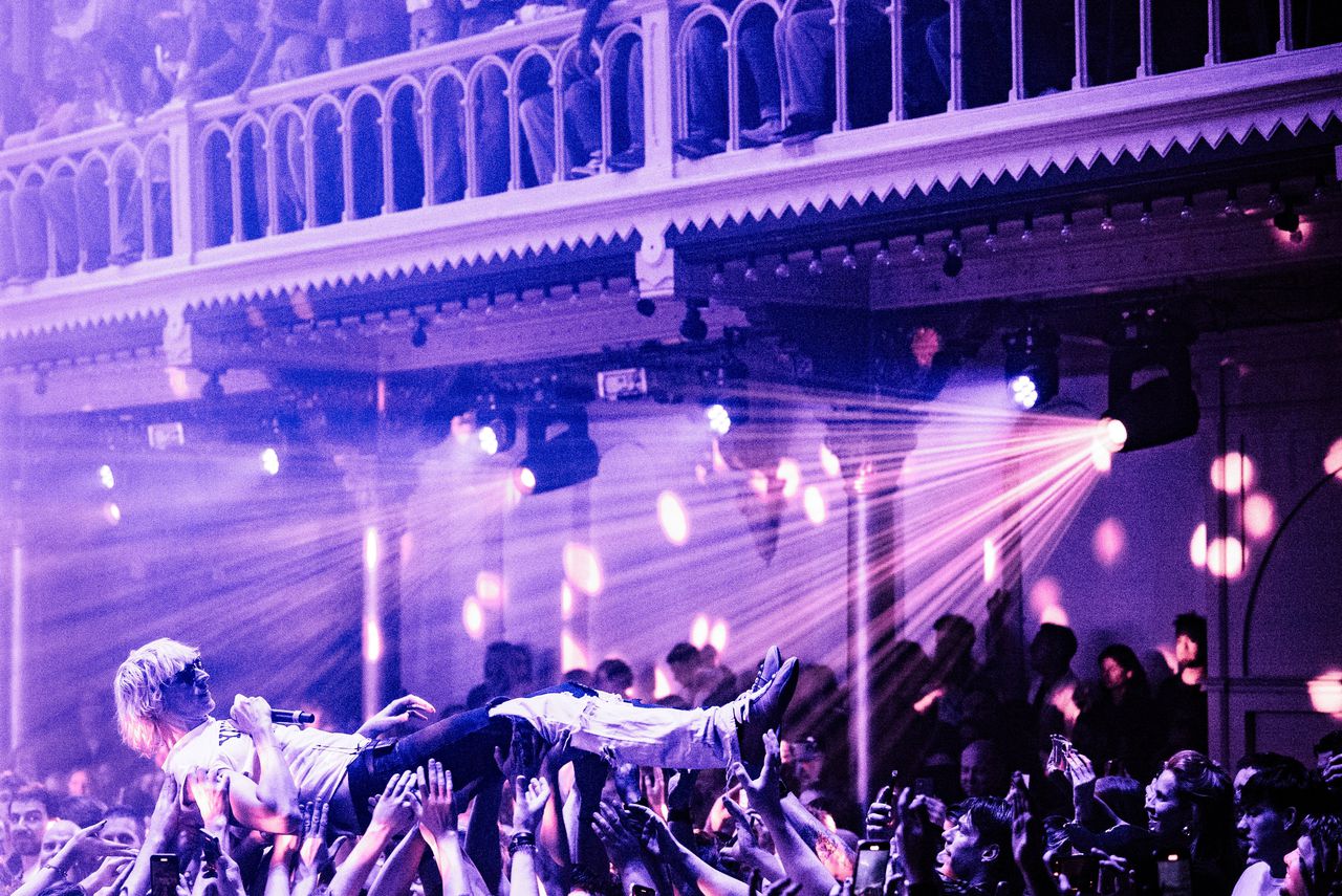 Concert van De Jeugd van Tegenwoordig in Paradiso.