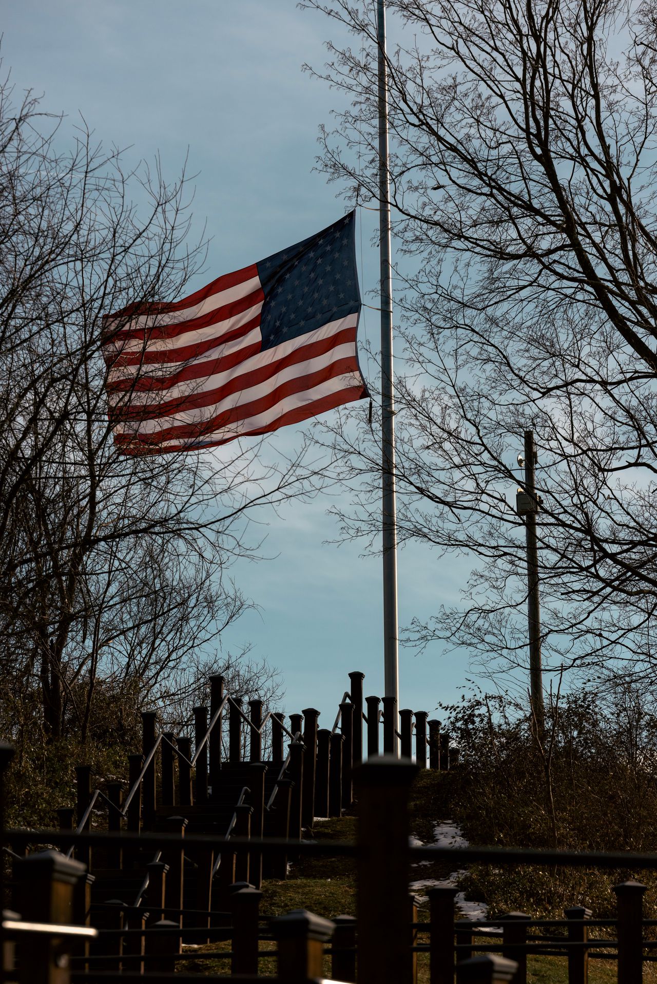 Een Amerikaanse vlag wappert in Parkersburg.