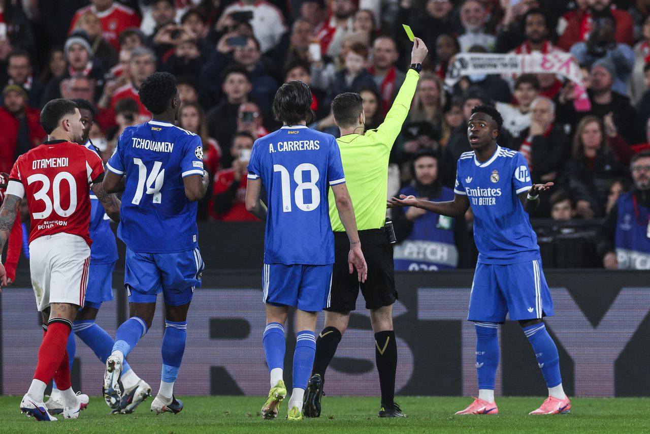 Vinicius Jr krijgt vervolgens een gele kaart.