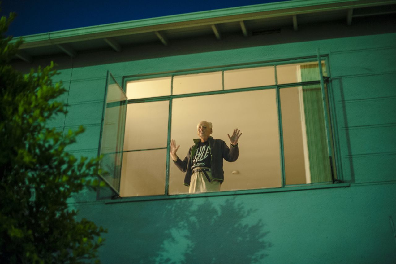 Isadora Kosofsky, de la serie “Senior Love Triangles”: “Will mira por la ventana a Jeanie” (2012).