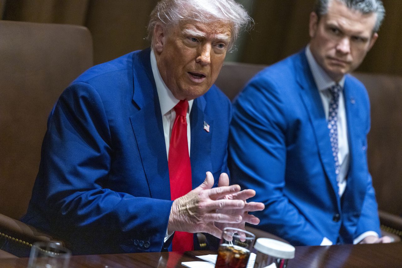 Trump sluit smartphones en laptops uit van nieuwe heffingen, ook als ze uit  China komen - NRC