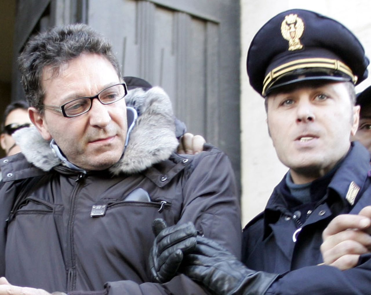 Maffiabaas Van Napels Opgepakt Nrc In de italiaanse plaats napels heeft de politie dinsdag de topvrouw van een clan van de napolitaanse maffia opgepakt, samen met 65 anderen die aan haar clan worden gelinkt. maffiabaas van napels opgepakt nrc