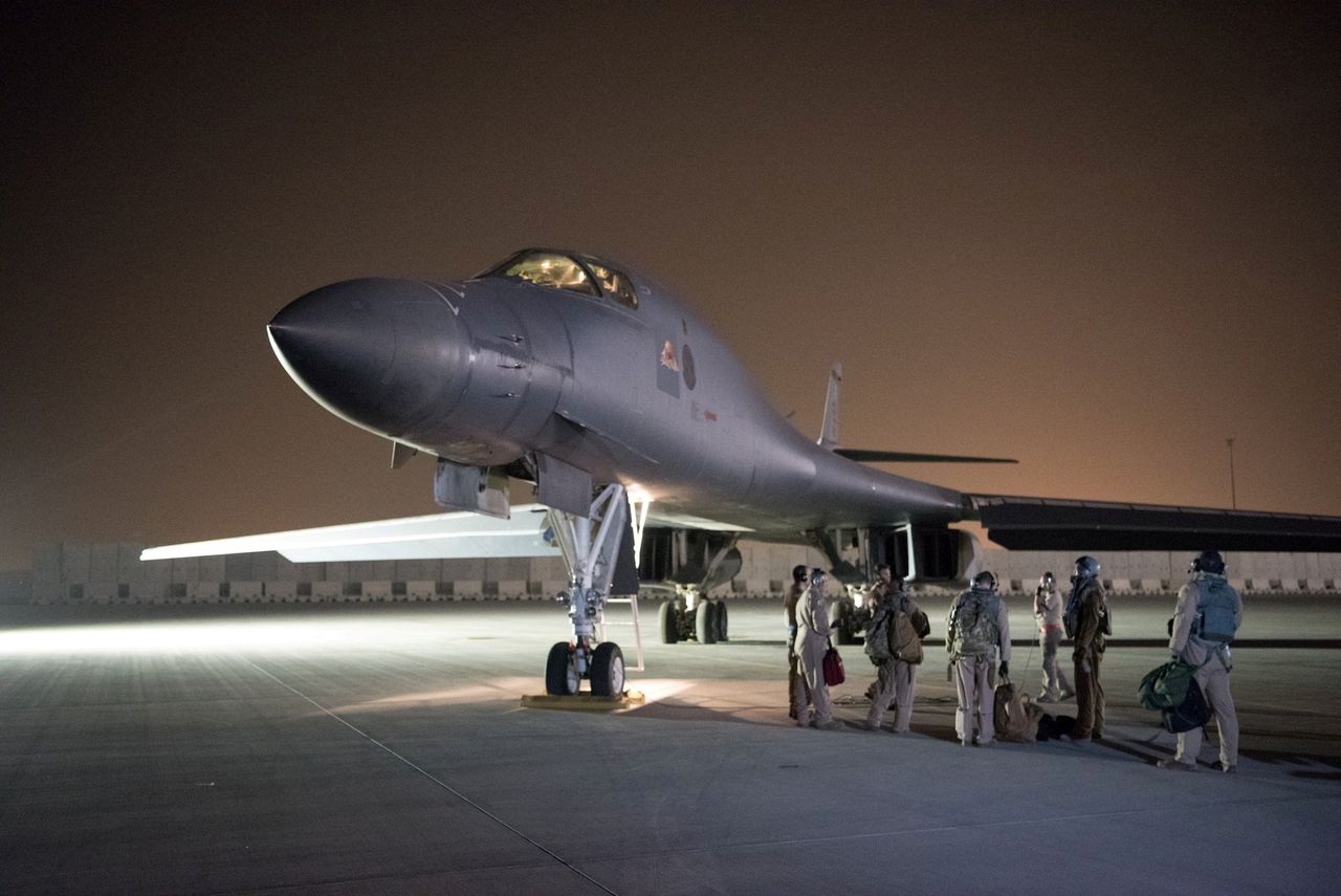 Een bommenwerper van de Amerikaanse luchtmacht op een vliegbasis in Qatar in 2018.