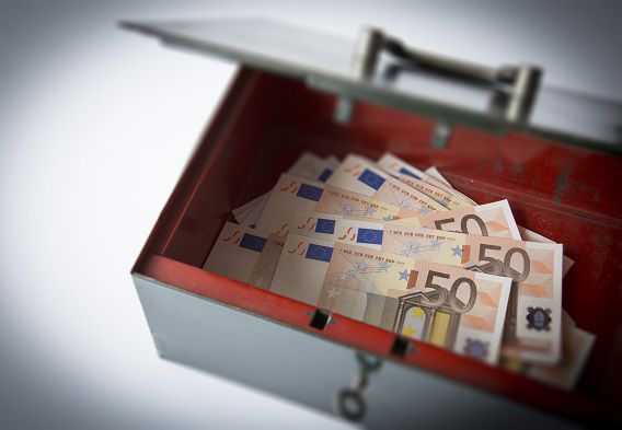 Als het maandsalaris van de interim-bestuurder wordt omgerekend naar een jaarsalaris kom je uit op ruim 1,1 miljoen euro.