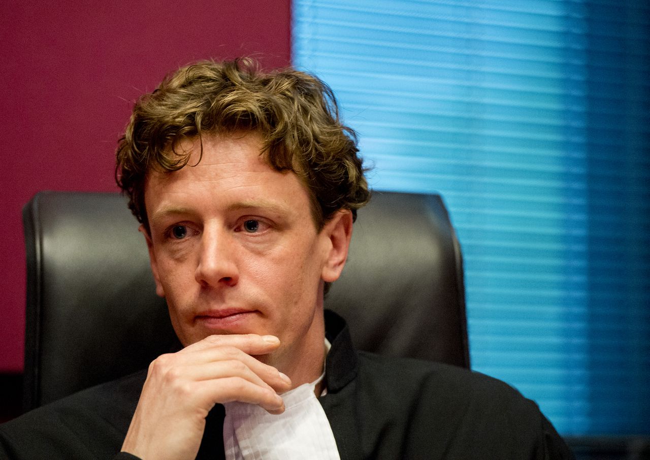 Officier van Justitie Joost Zeilstra op de eerste dag van rechtszaak tegen de mannen die verdacht worden van het doodschoppen van de 41-jarige grensrechter Richard Nieuwenhuizen.