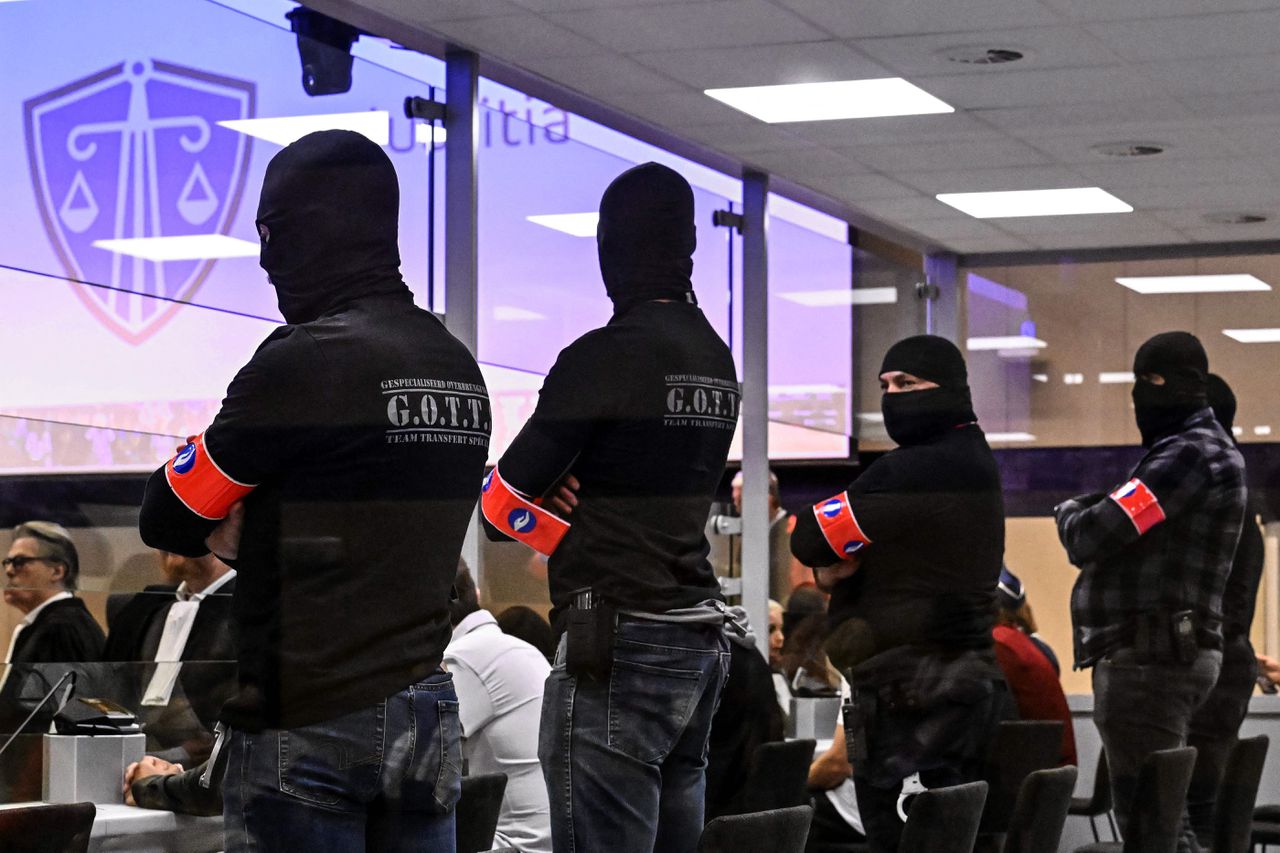 Drie daders van aanslagen Brussel krijgen levenslang 
